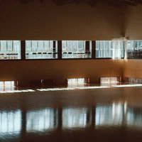 広々としたふたば未来学園の体育館の写真