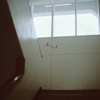 旧校舎の階段と採光窓（大熊インキュベーションセンター）の写真