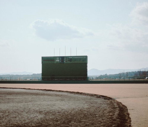 福島県南相馬市のみちのく鹿島球場の全景と観客席