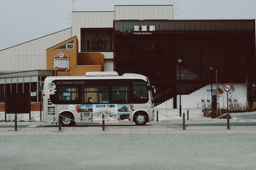 双葉駅前のバス乗り場に停車する東北アクセスバス