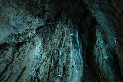 備中鐘乳穴の鍾乳石とひょうたん岩、岡山県真庭市の観光鍾乳洞