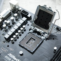 LGA1151のCPUソケットとマザーボード基板の写真