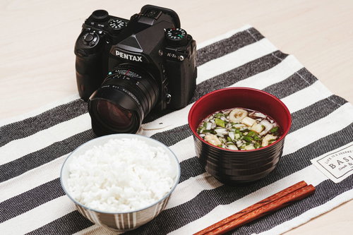 ペンタメシ：カメラと一眼レフで撮影した和食の朝食
