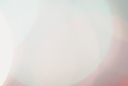 薄い緑色の玉ボケが浮かぶグラデーション背景