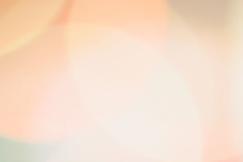 一面に広がるオレンジ色のボケ味と光のグラデーション