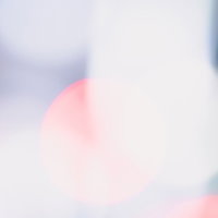 光の影に潜むボケ味のある玉ボケの写真