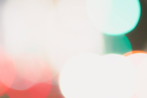 色を遮る白色の光のボケ玉