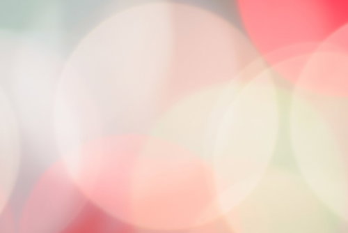 暖色系の大輪のボケ味：ピンクと白の玉ボケが織りなす光の抽象背景