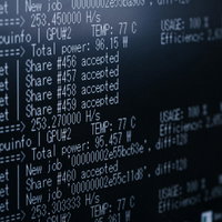 副業でビットコインマイニング中のパソコン画面の写真