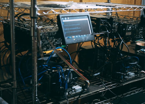 暗号資産マイニングで副業するGPUマイニングリグ