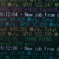 ハッシュレート表示中のマイニング採掘画面の写真