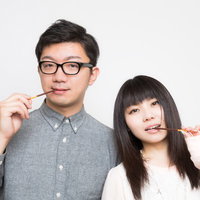 「おやつのフォトコンテスト」に投稿されていそうな恋人の写真