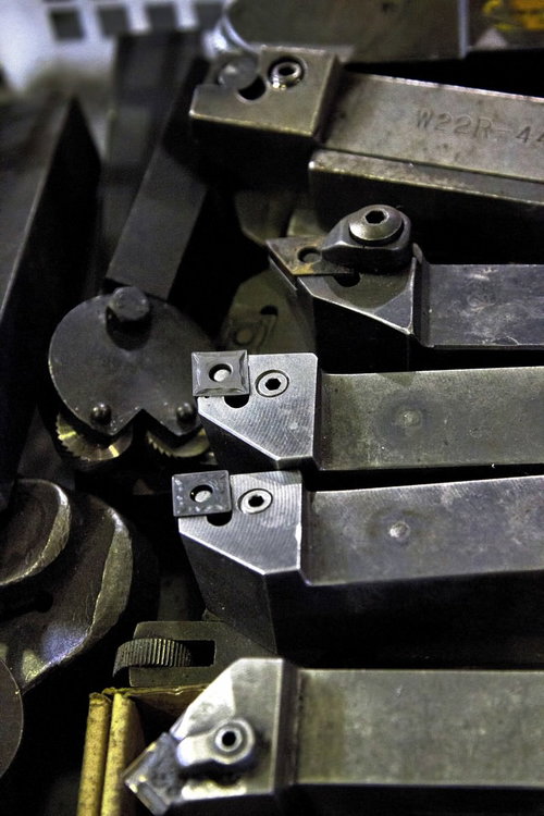 刃先にチップが取り付けられたバイトホルダー