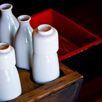 居酒屋風の徳利（とっくり）と升の写真