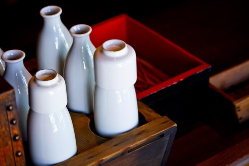 居酒屋風の徳利（とっくり）と升