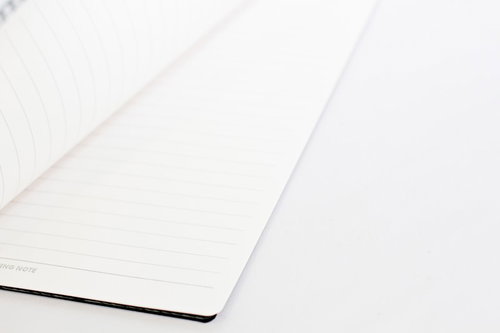 KING NOTEの文字が見える開かれたノートのページ