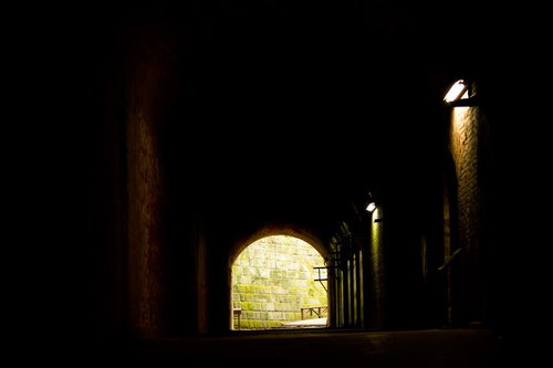 猿島の洞窟にあるレンガ造りの防空壕