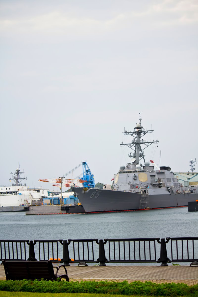 ヴェルニー公園から望む停泊中の米海軍艦艇