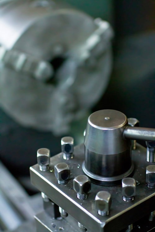 旋盤のバイト台とチャック