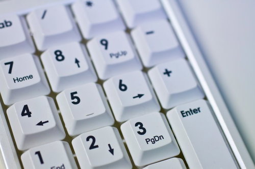 白いキーボードのテンキー部分の接写
