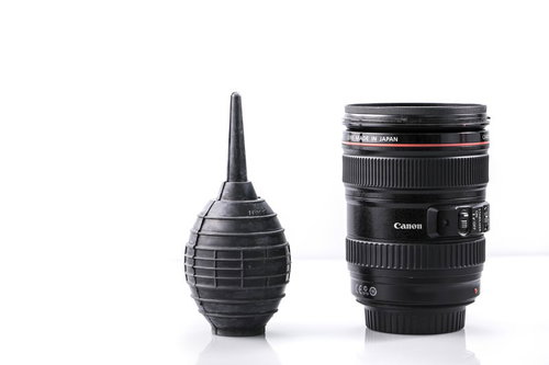 カメラのメンテナンスに必要なブロワーとズームレンズ