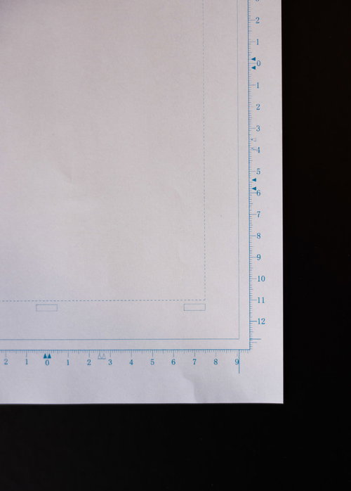 漫画制作に使う原稿用紙のコマ割り用紙と枠線デザイン