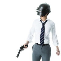 拳銃ひとつでドン勝したスーツ姿の凄腕プレイヤーの写真