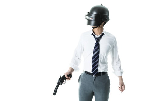 拳銃ひとつでドン勝したスーツ姿の凄腕プレイヤー