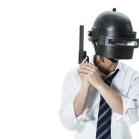 提訴問題に備える荒野出身のプレイヤーの拳銃射撃の写真