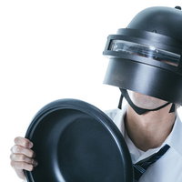 PUBGのフライパンのような金属板で銃弾を跳ね返すプレイヤーの写真