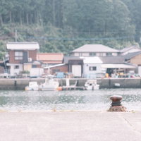 佐賀県伊万里市波多津漁港の漁船と港町風景の写真