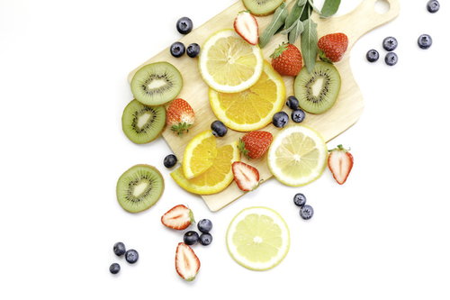 ビタミンたっぷりのカットフルーツと果物の栄養満点な