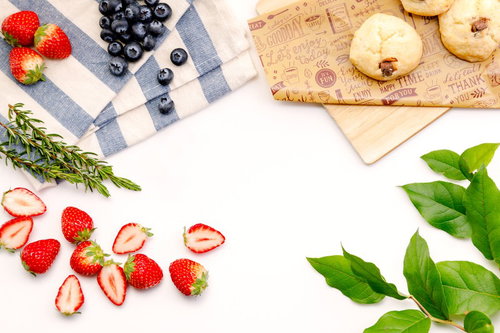 いちごとブルーベリーのフラットレイ
