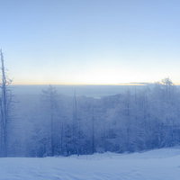 雲取山山頂の霧氷と雪景色の写真