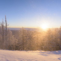 拭きあがる雪と朝焼け、日本百名山の雲取山の写真