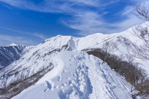 新雪の中につけられたトレース（谷川岳）