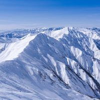 谷川岳主脈の雪の稜線（冬山）の写真