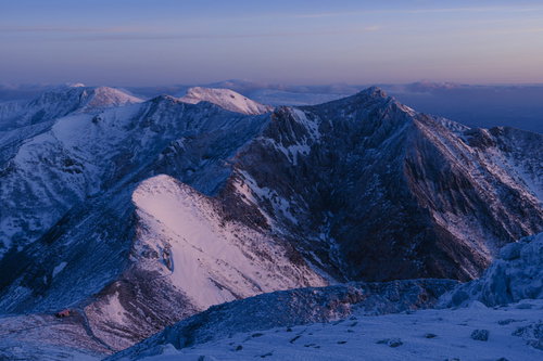 朝日に焼ける那須の山（那須岳）