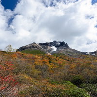 紅葉に染まる那須岳の姥ヶ平、秋の100名山の写真