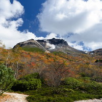那須岳の定番フォトスポット姥ヶ平の秋の紅葉風景の写真