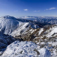 那須朝日岳山頂から望む那須茶臼岳の冬景色の写真