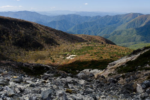 那須茶臼岳から見る姥ヶ平と連なる山々の稜線