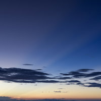 日本百名山の鳥海山で見る夜明けの空と雲海の写真