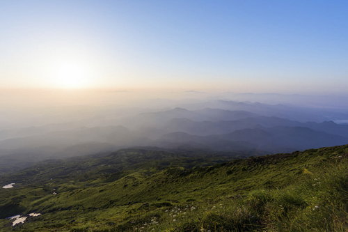 鳥海山七高山から見る夜明け