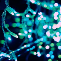 青く輝くイルミネーションのライトアップ夜景の写真