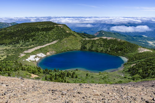 一切経山山頂から見る魔女の瞳（五色沼）