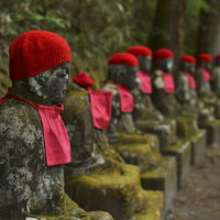 鳴虫山参道の並び地蔵の写真