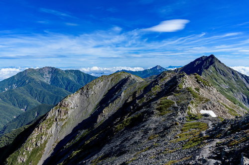 北岳へ続く稜線と仙丈ヶ岳