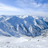 一ノ倉岳側から見る谷川岳主脈の雪化粧 冬の日本百名山の写真