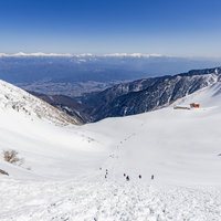 冬の千畳敷カールから見た雪山と雲海の景色の写真